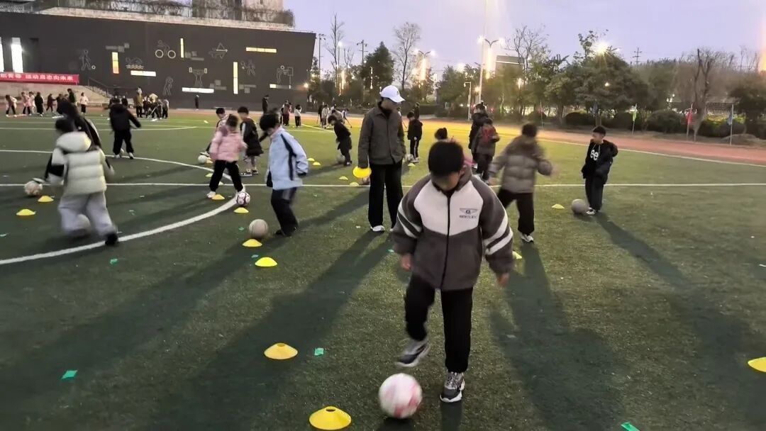 被《人民日报》点赞!三岔湖小学校的“晨光体育”出圈啦